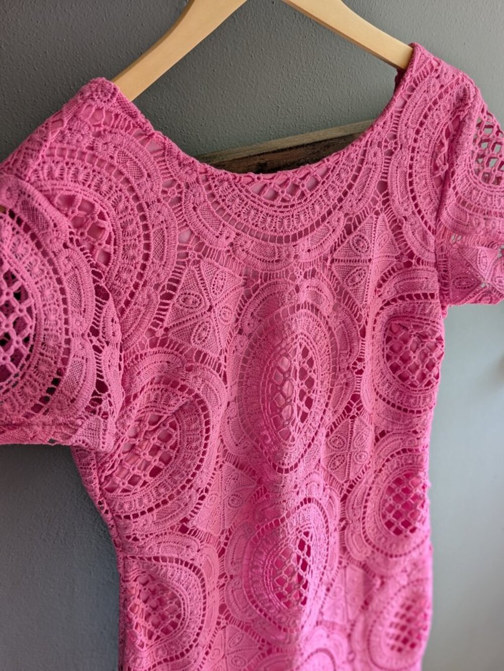 Bodycon Pink Medallion Crochet Lace Open Low Back  Dress Women's Size Large - Picture 2 of 4